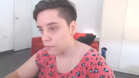 Snapshot of almondonwheels chatting on 12-10-24, 09:00 Almond online show from 12-10-24, 09:00