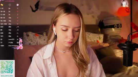 Snapshot of alodiaacomb chatting on 10-27-25, 03:10 Lia online show from 10-27-25, 03:10