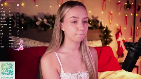 Snapshot of alodiaacomb chatting on 12-16-25, 03:33 Lia online show from 12-16-25, 03:33