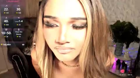 Snapshot of alodialuxts chatting on 10-22-25, 07:46 alodialuxts online show from 10-22-25, 07:46