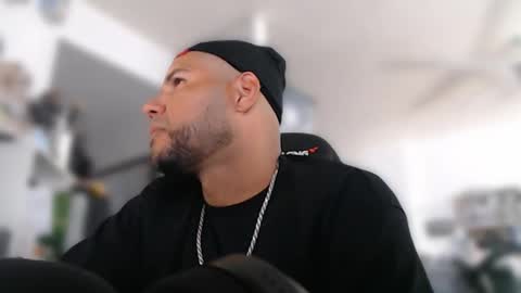 Snapshot of aloha_king chatting on 10-17-25, 02:26 simplyfaded online show from 10-17-25, 02:26