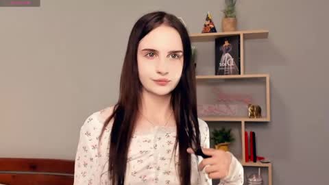 Snapshot of alonareinicke chatting on 05-28-26, 07:33 Alona online show from 05-28-26, 07:33