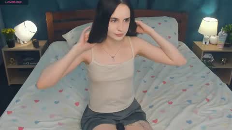 Snapshot of alonareinicke chatting on 06-13-26, 07:01 Alona online show from 06-13-26, 07:01