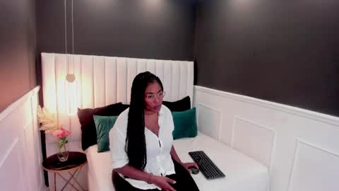 Snapshot of alondra_adams_ chatting on 05-19-26, 11:38 Alondra online show from 05-19-26, 11:38