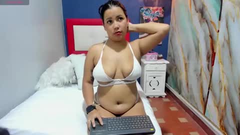 Snapshot of alondra_tits chatting on 11-22-25, 12:26 alondra_tits online show from 11-22-25, 12:26