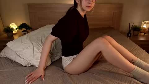 Alorenna online show from 03-26-26, 04:01