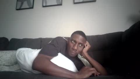 Snapshot of aloysiuz chatting on 06-11-26, 11:19 Aloysius online show from 06-11-26, 11:19