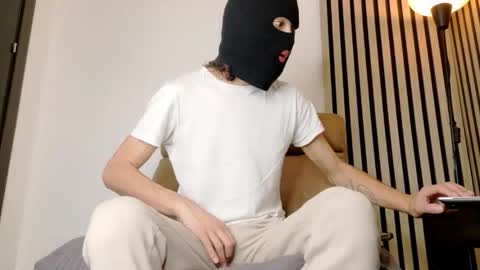 Snapshot of alphafindomhot chatting on 12-16-25, 09:14 alphafindomhot online show from 12-16-25, 09:14