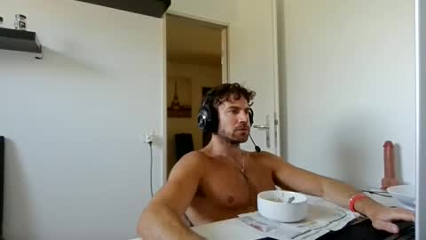 Snapshot of alphah_hunk chatting on 05-08-26, 10:42 alphah_hunk online show from 05-08-26, 10:42