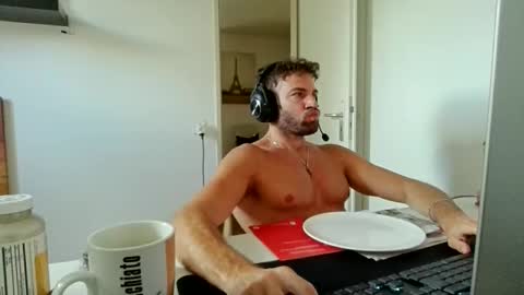 Snapshot of alphah_hunk chatting on 06-05-26, 09:37 alphah_hunk online show from 06-05-26, 09:37