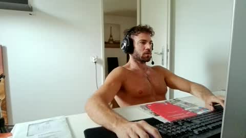 Snapshot of alphah_hunk chatting on 06-12-26, 10:03 alphah_hunk online show from 06-12-26, 10:03