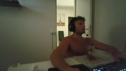 Snapshot of alphah_hunk chatting on 06-25-26, 01:04 alphah_hunk online show from 06-25-26, 01:04