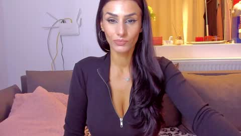 Snapshot of alphaqueenx chatting on 11-16-25, 10:10 Michelle online show from 11-16-25, 10:10