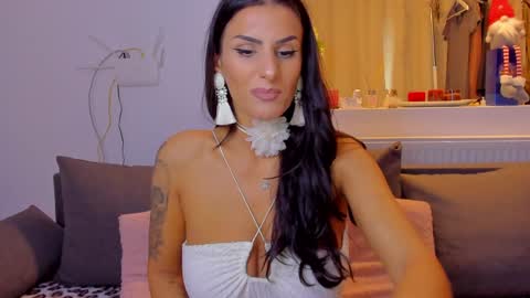 Snapshot of alphaqueenx chatting on 11-24-25, 10:37 Michelle online show from 11-24-25, 10:37