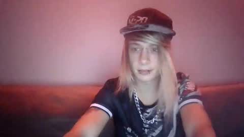 Snapshot of altboy010 chatting on 09-12-25, 09:15 altboy010 online show from 09-12-25, 09:15