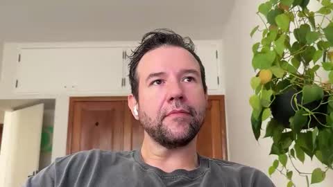 Snapshot of alto1e90br chatting on 09-15-25, 02:28 alto1e90br online show from 09-15-25, 02:28