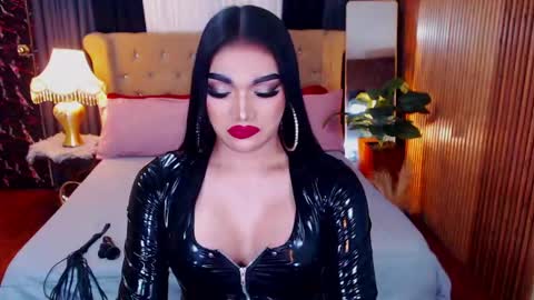 Snapshot of alurajhenson chatting on 05-07-26, 02:17 Alura Jhenson online show from 05-07-26, 02:17