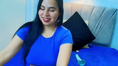 Snapshot of aly_smith_ chatting on 09-11-25, 11:21 A L Y online show from 09-11-25, 11:21