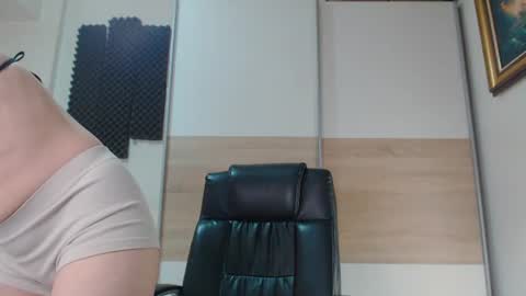Snapshot of alycetn chatting on 06-23-26, 10:13 Alice online show from 06-23-26, 10:13