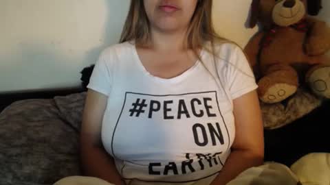 Snapshot of alynfoxx chatting on 01-11-25, 06:03 Alyn Maria online show from 01-11-25, 06:03