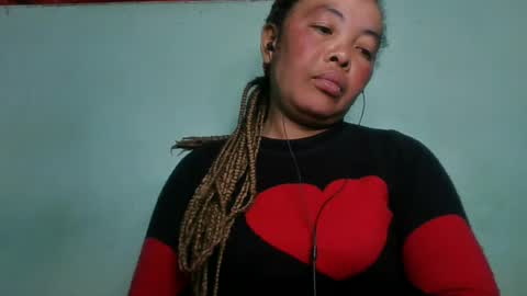 Snapshot of alypierette chatting on 06-20-26, 07:49 alypierette online show from 06-20-26, 07:49
