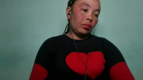 Snapshot of alypierette chatting on 06-24-26, 07:24 alypierette online show from 06-24-26, 07:24