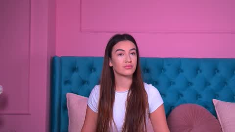 Snapshot of alyrarose chatting on 09-28-25, 03:28 Anna online show from 09-28-25, 03:28