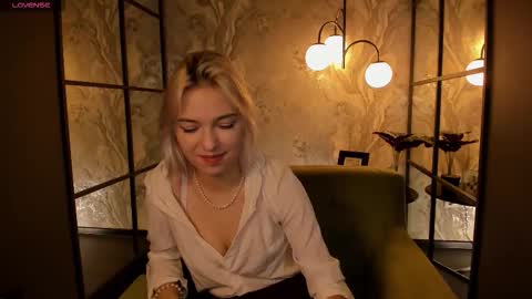 Alysia online show from 10-05-25, 01:42