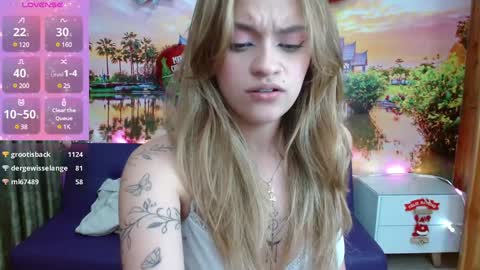 Snapshot of alyy_cute chatting on 12-19-24, 12:13 Alyy online show from 12-19-24, 12:13