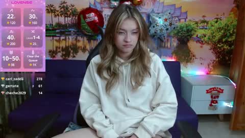 Snapshot of alyy_cute chatting on 12-21-24, 05:18 Alyy online show from 12-21-24, 05:18