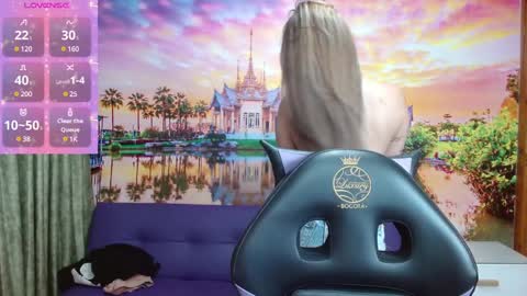 Snapshot of alyy_cute chatting on 01-21-25, 02:05 Alyy online show from 01-21-25, 02:05