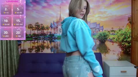 Snapshot of alyy_cute chatting on 01-22-25, 02:24 Alyy online show from 01-22-25, 02:24