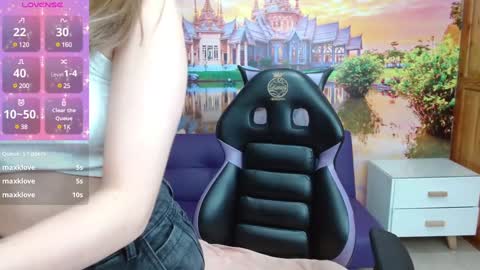 Snapshot of alyy_cute chatting on 02-05-25, 08:25 Alyy online show from 02-05-25, 08:25