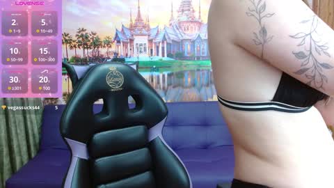 Snapshot of alyy_cute chatting on 02-07-25, 02:15 Alyy online show from 02-07-25, 02:15