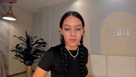 Amalia cruss online show from 12-13-25, 07:53