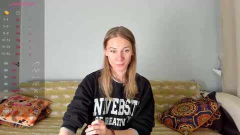 Snapshot of amalia_mio chatting on 11-28-25, 10:51 Amalia online show from 11-28-25, 10:51