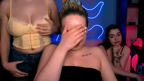 Snapshot of amalialowell chatting on 06-08-26, 01:28 Amalia online show from 06-08-26, 01:28