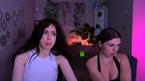 Snapshot of amalialowell chatting on 06-11-26, 12:32 Amalia online show from 06-11-26, 12:32