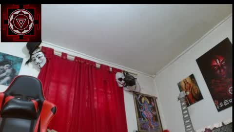 Snapshot of amanda_valeska chatting on 05-18-26, 06:47 Amanda Valeska online show from 05-18-26, 06:47