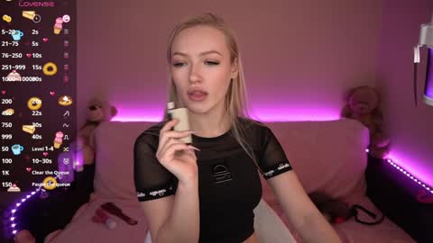 Snapshot of amandaafire chatting on 01-16-25, 01:04 Amanda online show from 01-16-25, 01:04