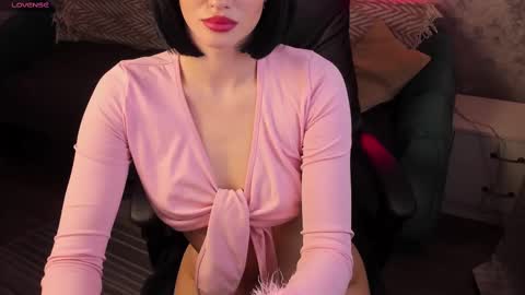 Snapshot of amandastrongj chatting on 02-11-25, 04:11 Amanda online show from 02-11-25, 04:11