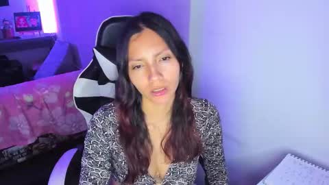 Snapshot of amara_22_ chatting on 02-14-26, 04:09 Liz online show from 02-14-26, 04:09