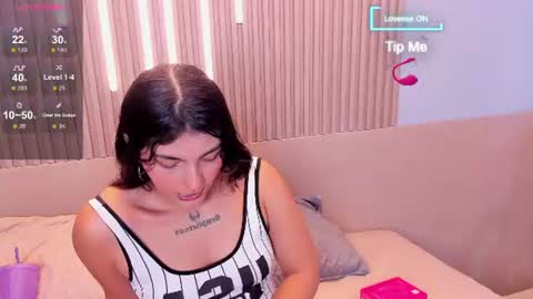 Snapshot of amara_lune chatting on 07-11-26, 04:04 online show from 07-11-26, 04:04