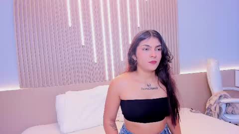 Snapshot of amara_lune chatting on 07-15-26, 03:23 online show from 07-15-26, 03:23