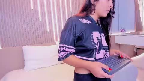 Snapshot of amara_lune chatting on 07-16-26, 03:23 online show from 07-16-26, 03:23