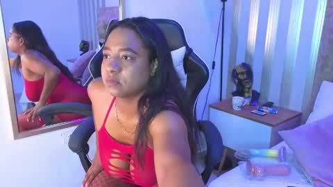 Snapshot of amara_queen_ chatting on 05-06-26, 11:37 Amara online show from 05-06-26, 11:37