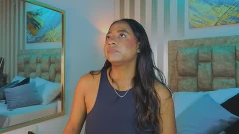 Snapshot of amara_queen_ chatting on 05-26-26, 12:01 Amara online show from 05-26-26, 12:01