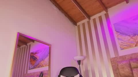 Snapshot of amara_queen_ chatting on 05-29-26, 12:03 Amara online show from 05-29-26, 12:03
