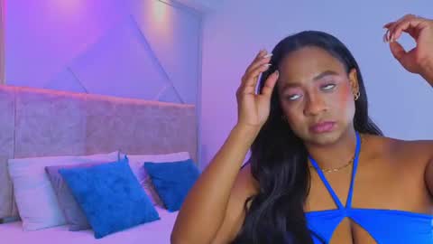 Snapshot of amara_queen_ chatting on 06-10-26, 12:37 Amara online show from 06-10-26, 12:37