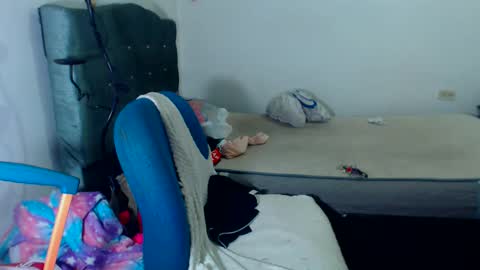 Amara Julia online show from 12-17-25, 08:48